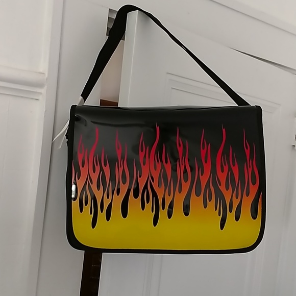 Gadzooks Other - Gadzooks Carrying case